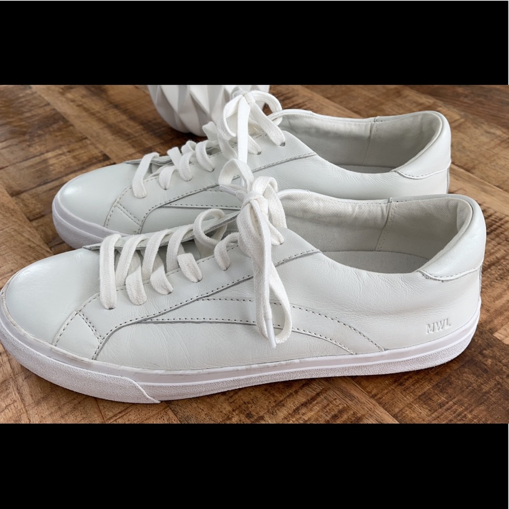 Excellent! Women’s size 10 Madewell white sneakers